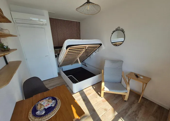 Studio 19M2 Classe 1, Vue Sur Etang De Thau, 200M Des Cures, 2Eme Etage Sans Ascenseur